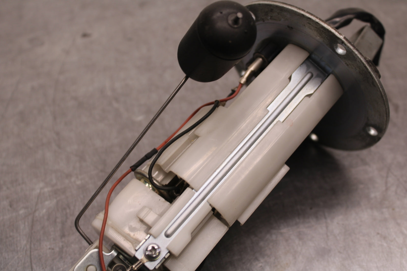 09-11 SUZUKI GSXR1000 FUEL PUMP GAS PETROL SENDER UNIT BB125