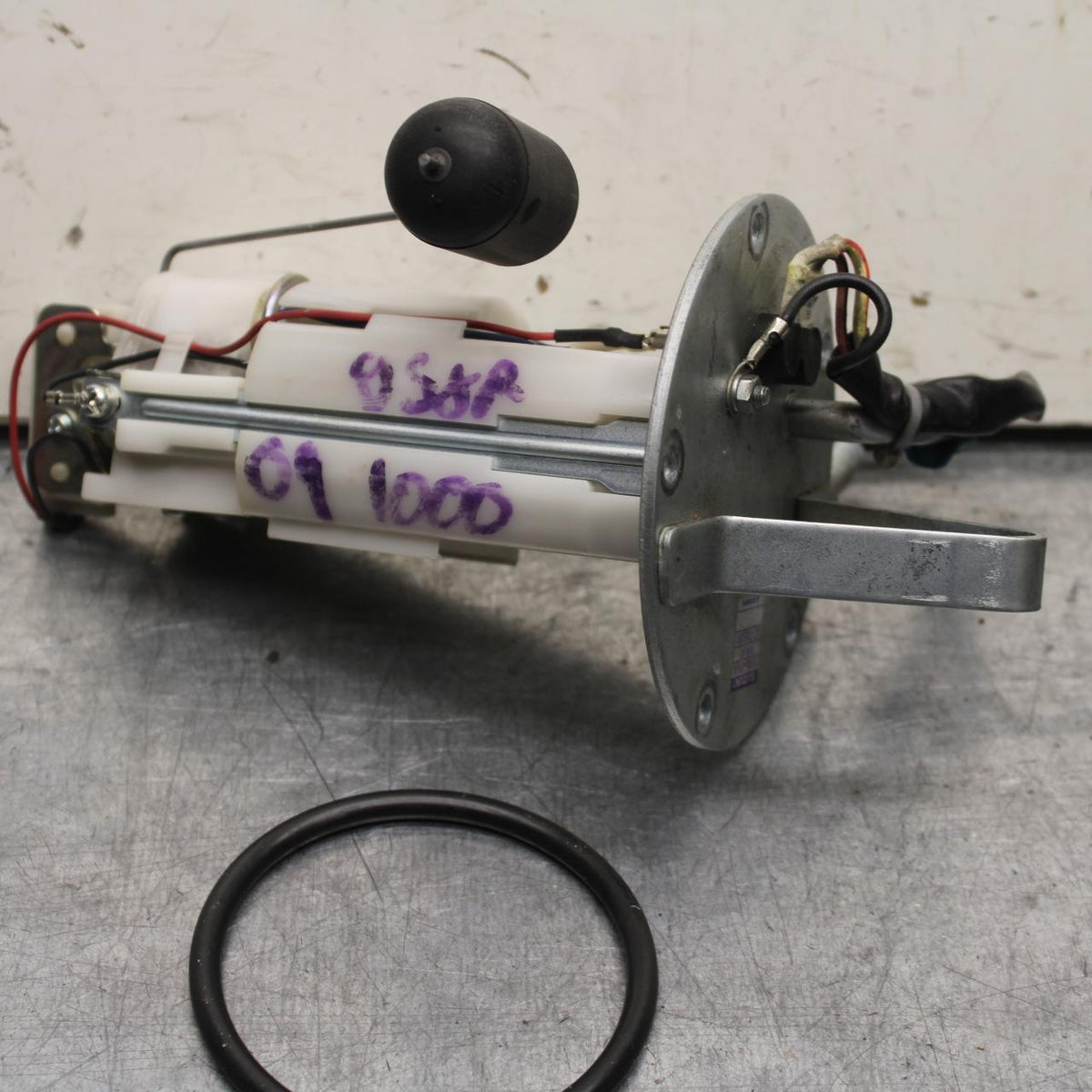 09-11 SUZUKI GSXR 1000 FUEL PUMP GAS PETROL SENDER UNIT 15100-47H00  BB96