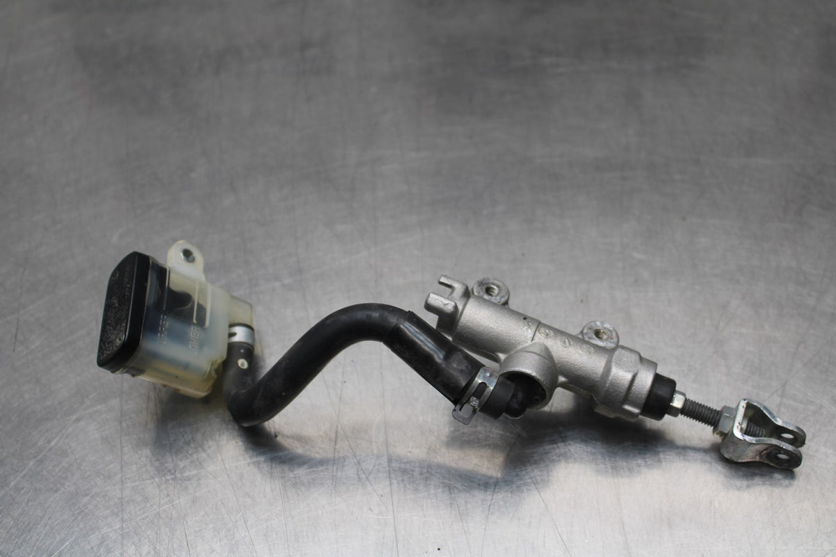 08-10 SUZUKI GSXR 600 REAR BACK BRAKE MASTER CYLINDER W RESERVOIR BB202
