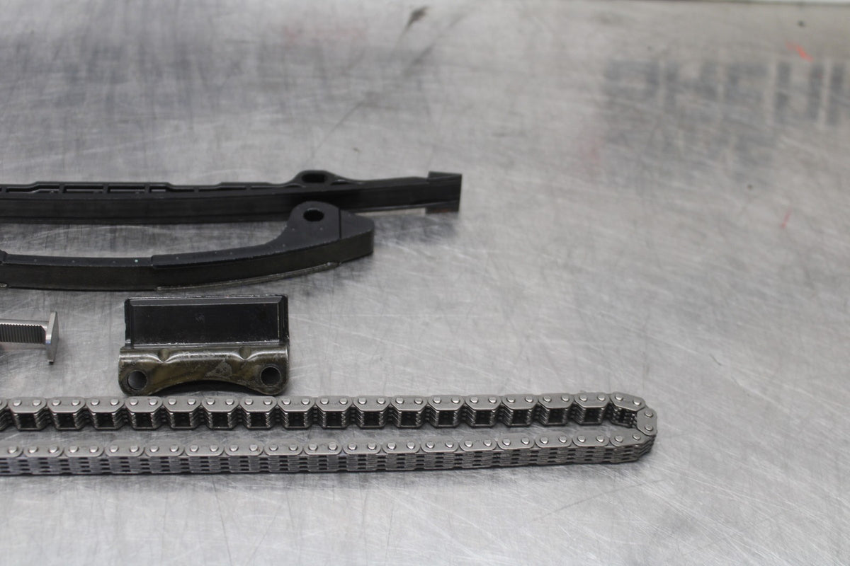 25 KAWASAKI Z900 CAM CHAIN WITH GUIDES BB928