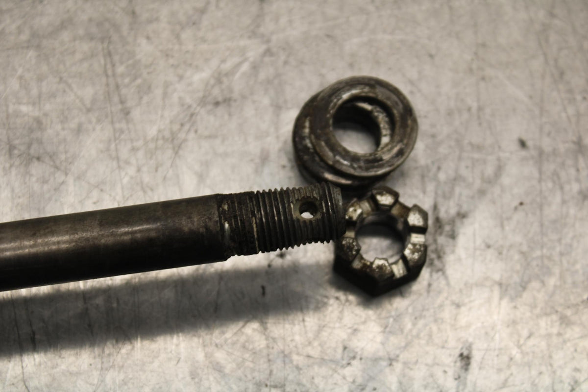 75 SUZUKI GT 550 REAR AXLE BACK WHEEL RIM PIVOT BOLT AXEL BB67