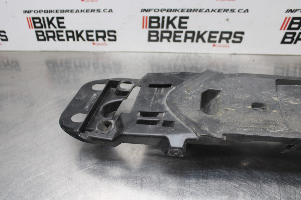 08-10 SUZUKI GSXR 600 REAR BACK TAIL UNDERTAIL BATTERY TRAY PLASTIC BB835