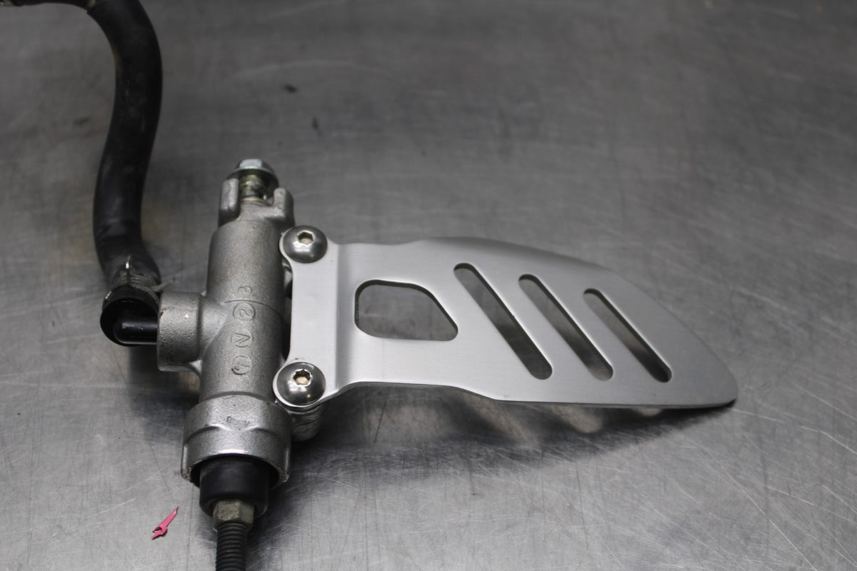 08-10 SUZUKI GSXR 600 REAR BACK BRAKE MASTER CYLINDER W RESERVOIR BB835