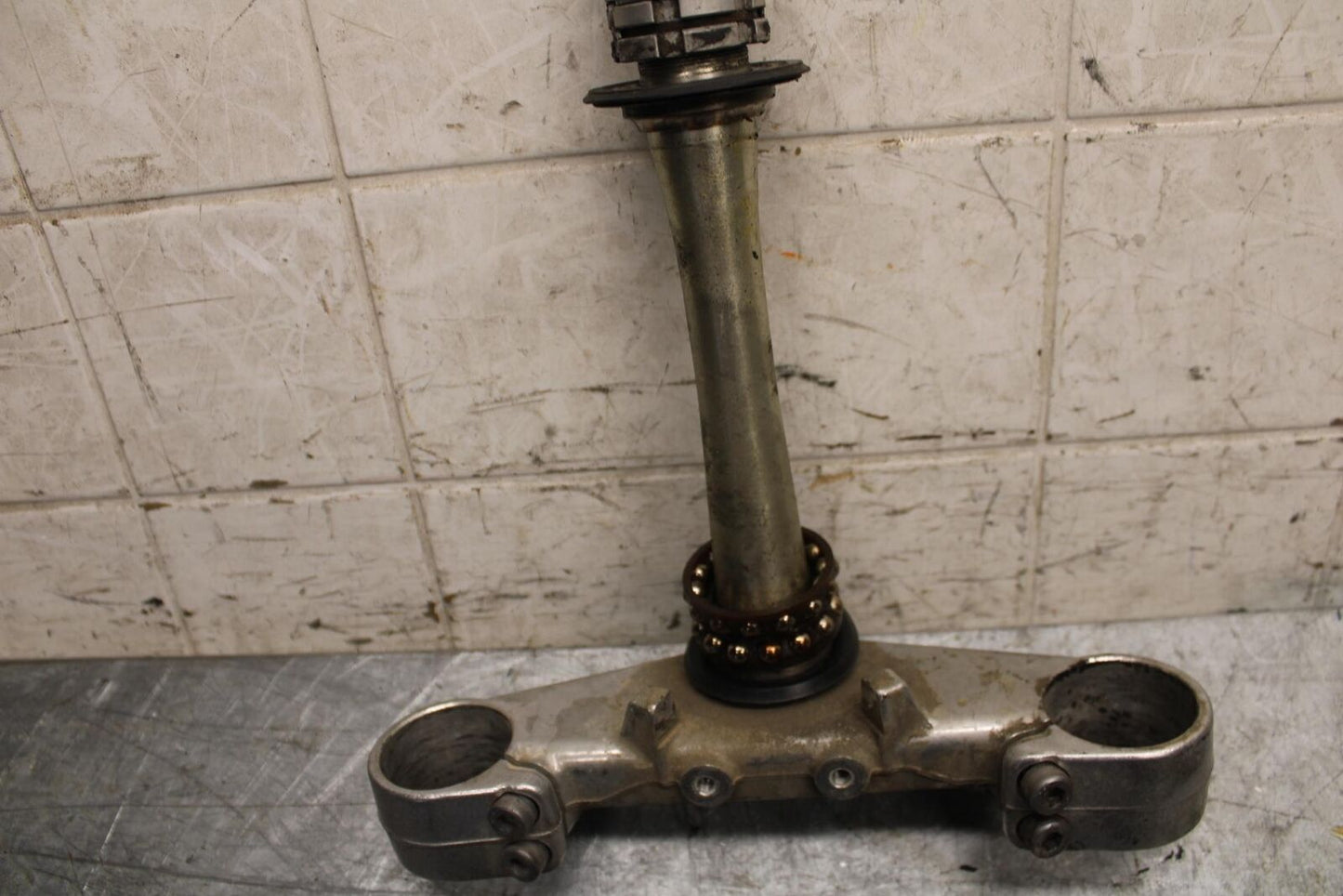 2003 Yamaha YZF R6 FORKS CLAMP LOWER TRIPLE TREE STEM 5SL-23340-00-00 BB539
