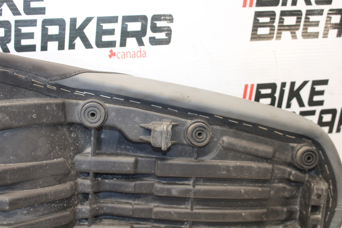 19 BMW F750GS FRONT REAR SEAT SADDLE BB938