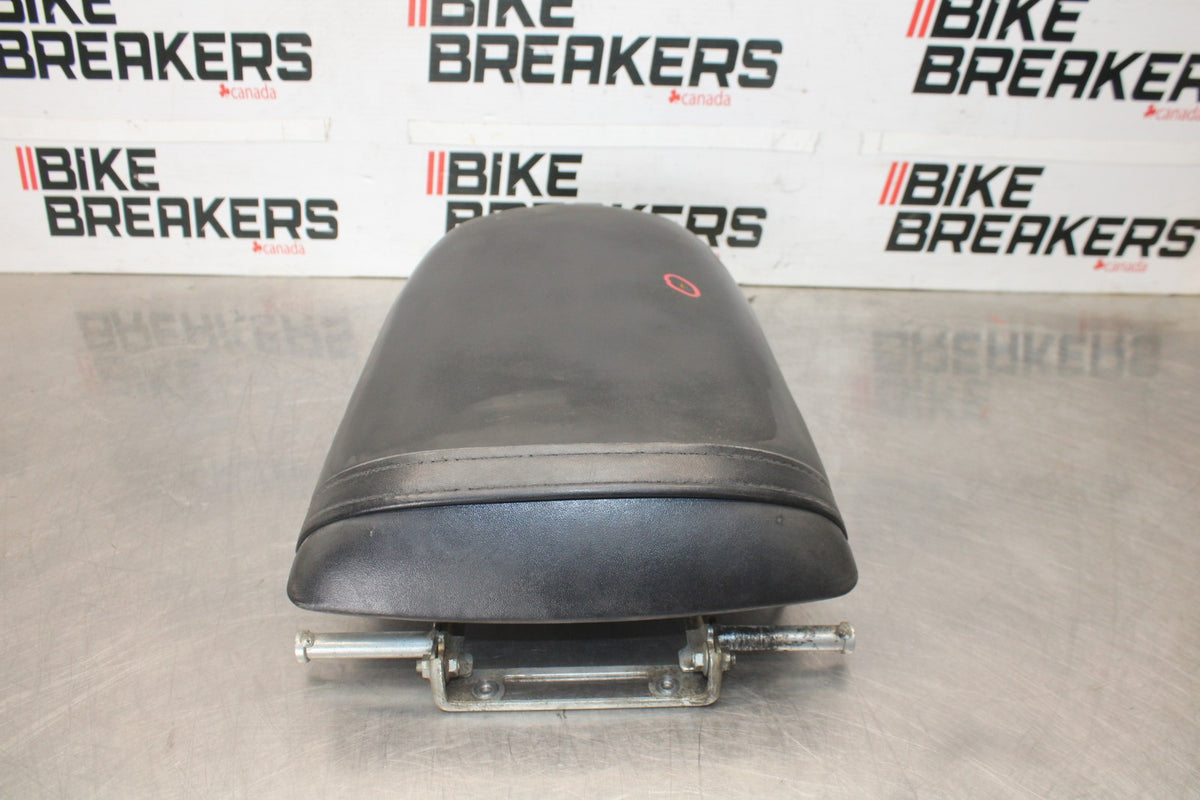 00-01 HONDA CBR929RR REAR BACK PASSENGER TANDEM SEAT PAD SADDLE PILLION BB925
