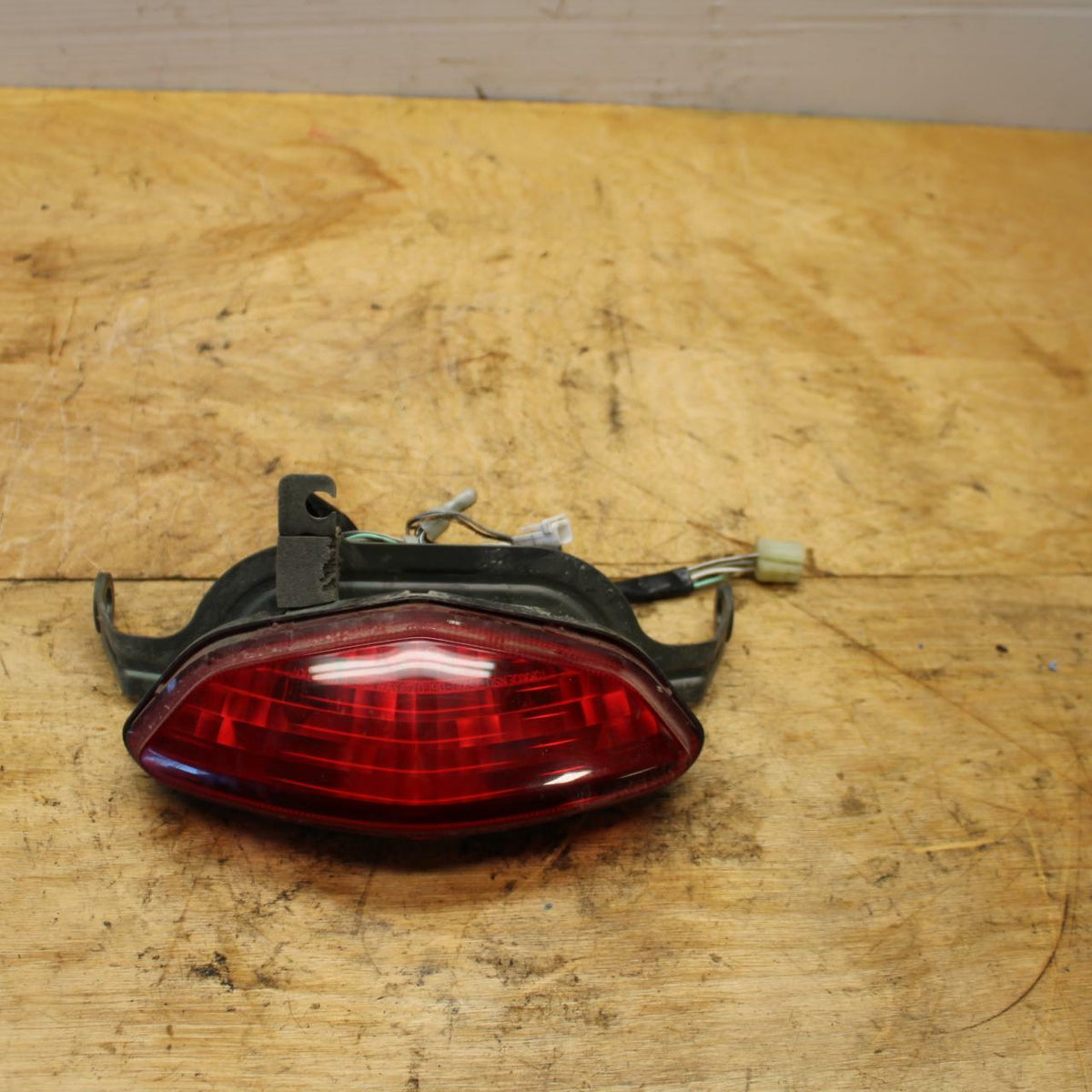 02-03 SUZUKI VSTROM 1000 REAR TAIL TAILLIGHT BACK BRAKE LIGHT