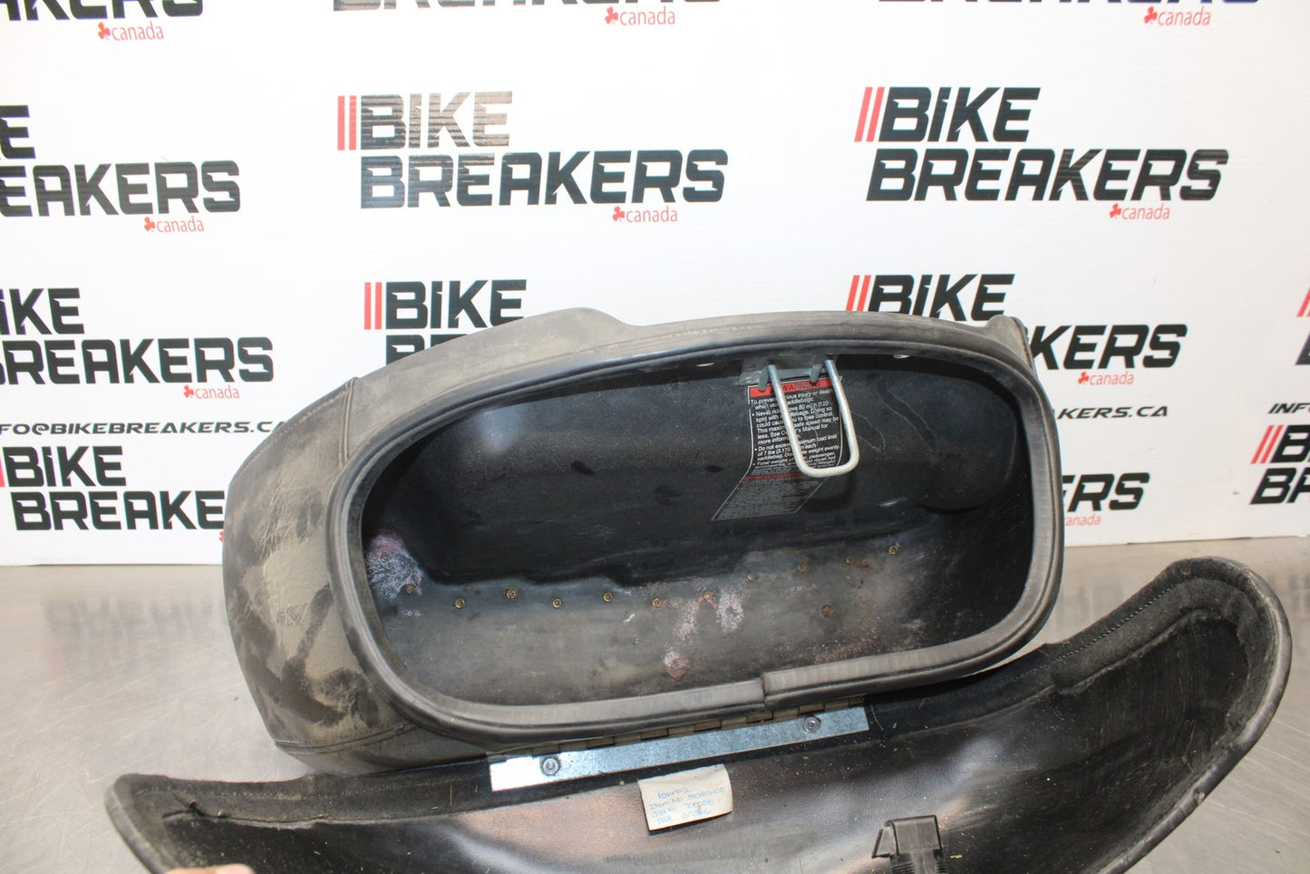 05-06 VICTORY KINGPIN DELUXE RIGHT CARGO LUGGAGE SADDLEBAG BAG COMPARTMENT BB195