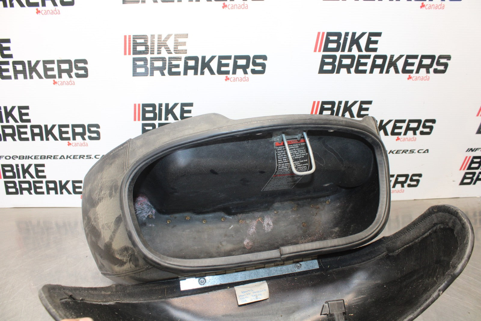 05-06 VICTORY KINGPIN DELUXE RIGHT CARGO LUGGAGE SADDLEBAG BAG COMPARTMENT BB195
