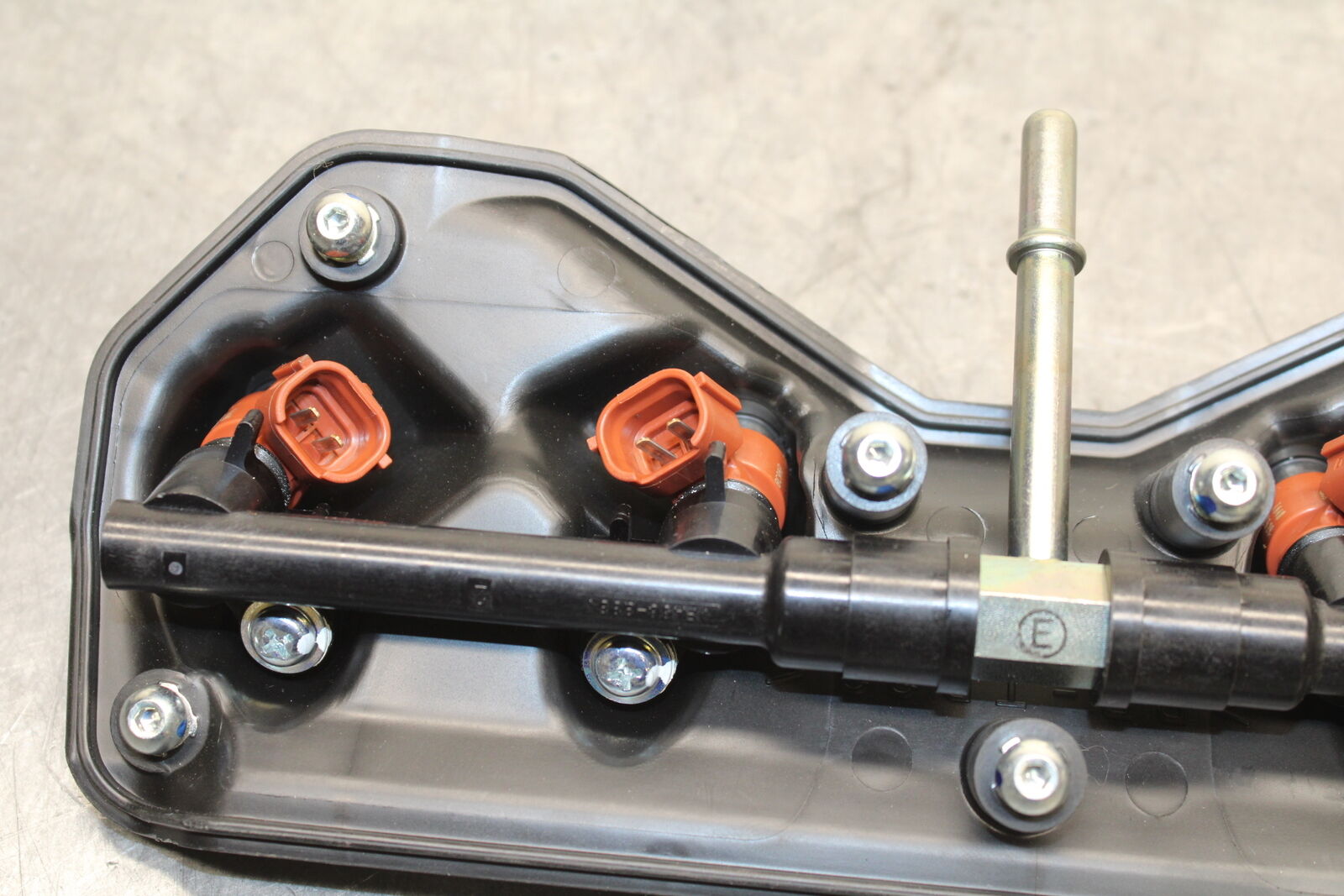 09-14 YAMAHA YZF R1 SECONDARY FUEL INJECTORS TOP AIRBOX GAS RAIL BB118