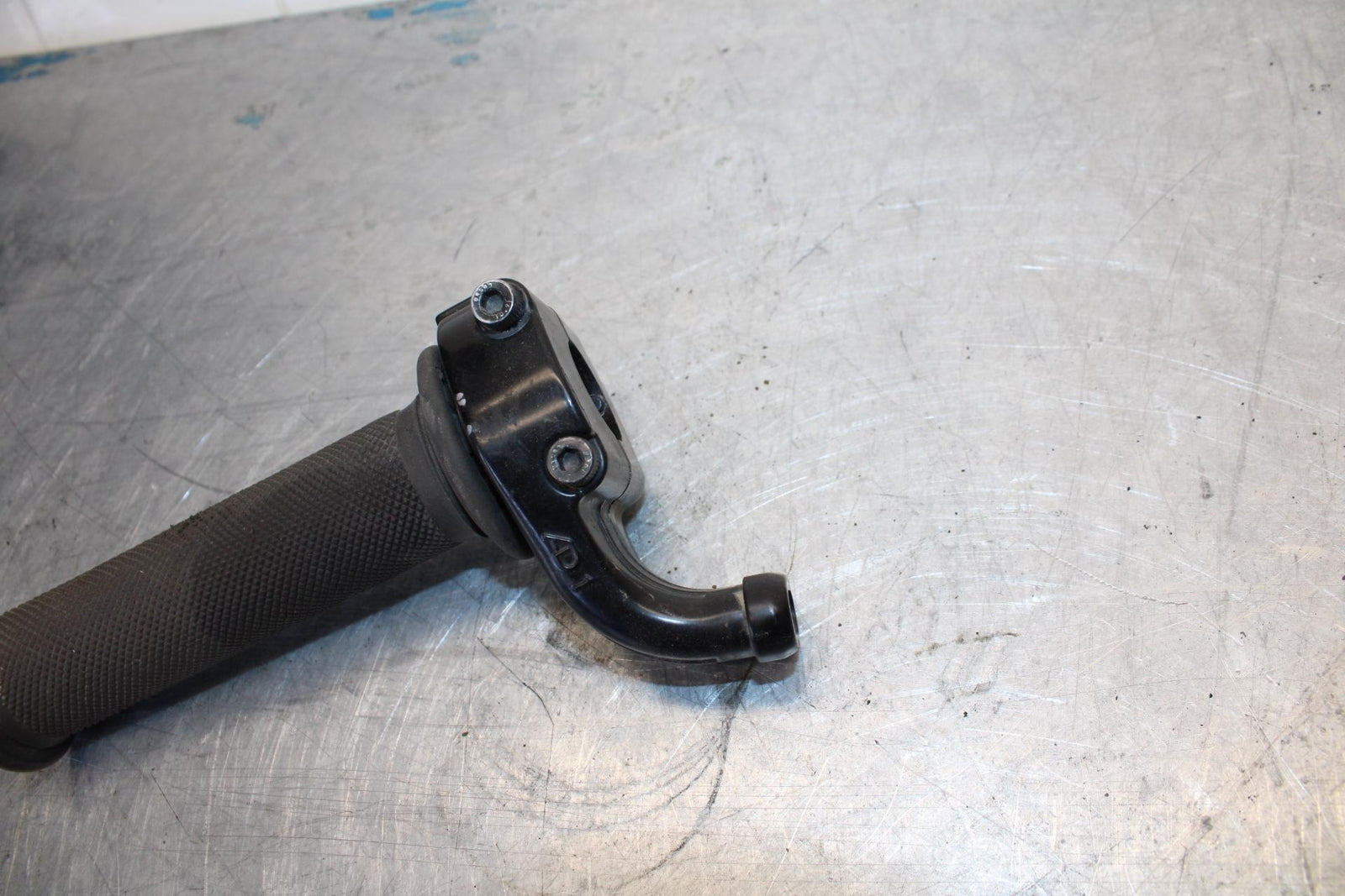 07-08 YAMAHA YZF R1 THROTTLE CABLE LINE HOUSING GUIDE BB439