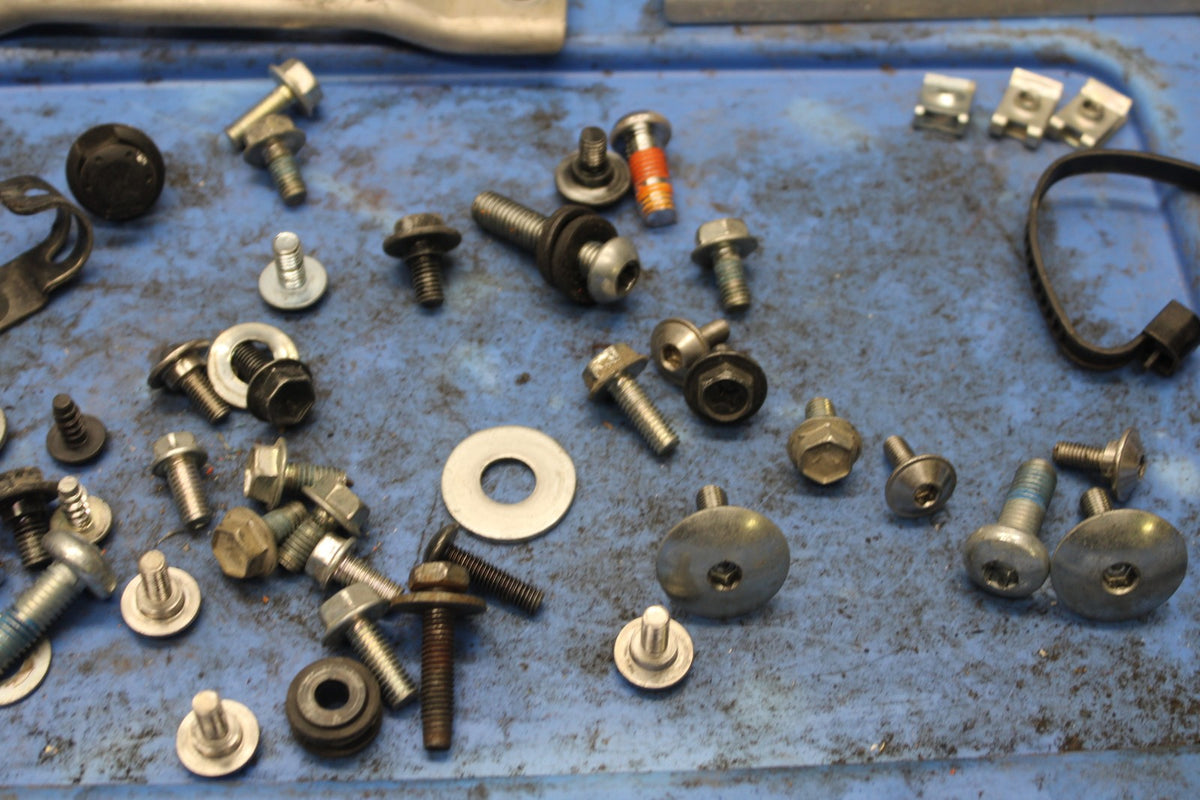 11-24 SUZUKI GSXR750 MOUNTING BOLTS HARDWARE SCREWS BB879