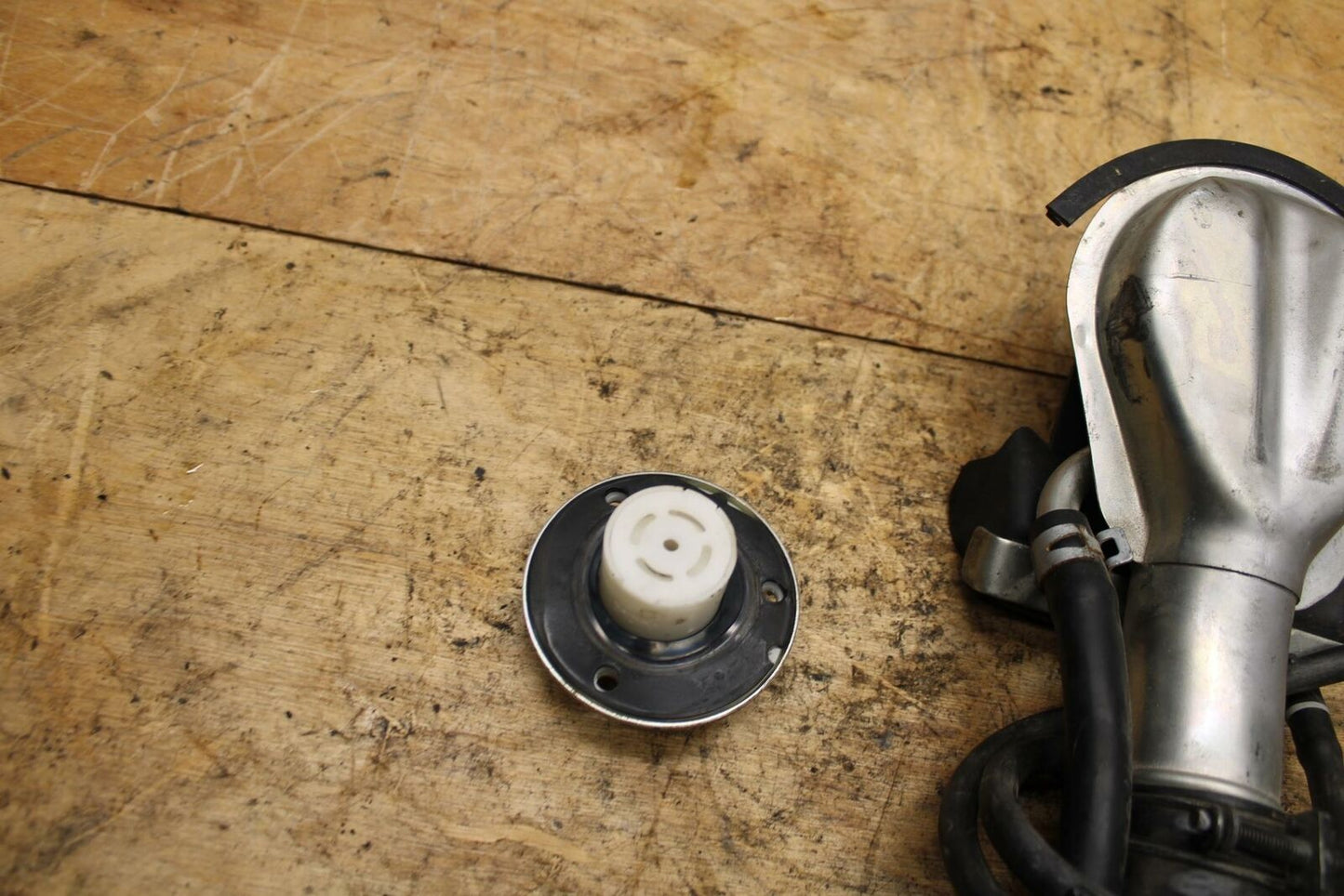 05-09 SUZUKI BOULEVARD C90 GAS TANK FUEL PETROL RESERVOIR FILL BB332