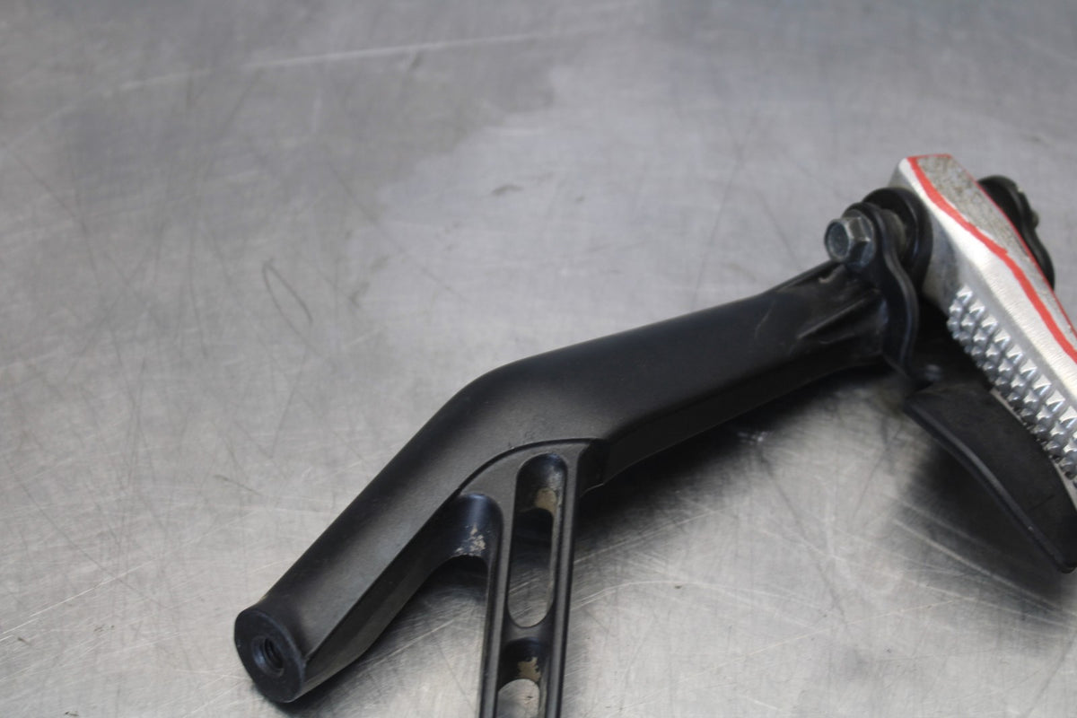 22-25 YAMAHA YZF R7 RIGHT REAR BACK PASSENGER PEG BB850