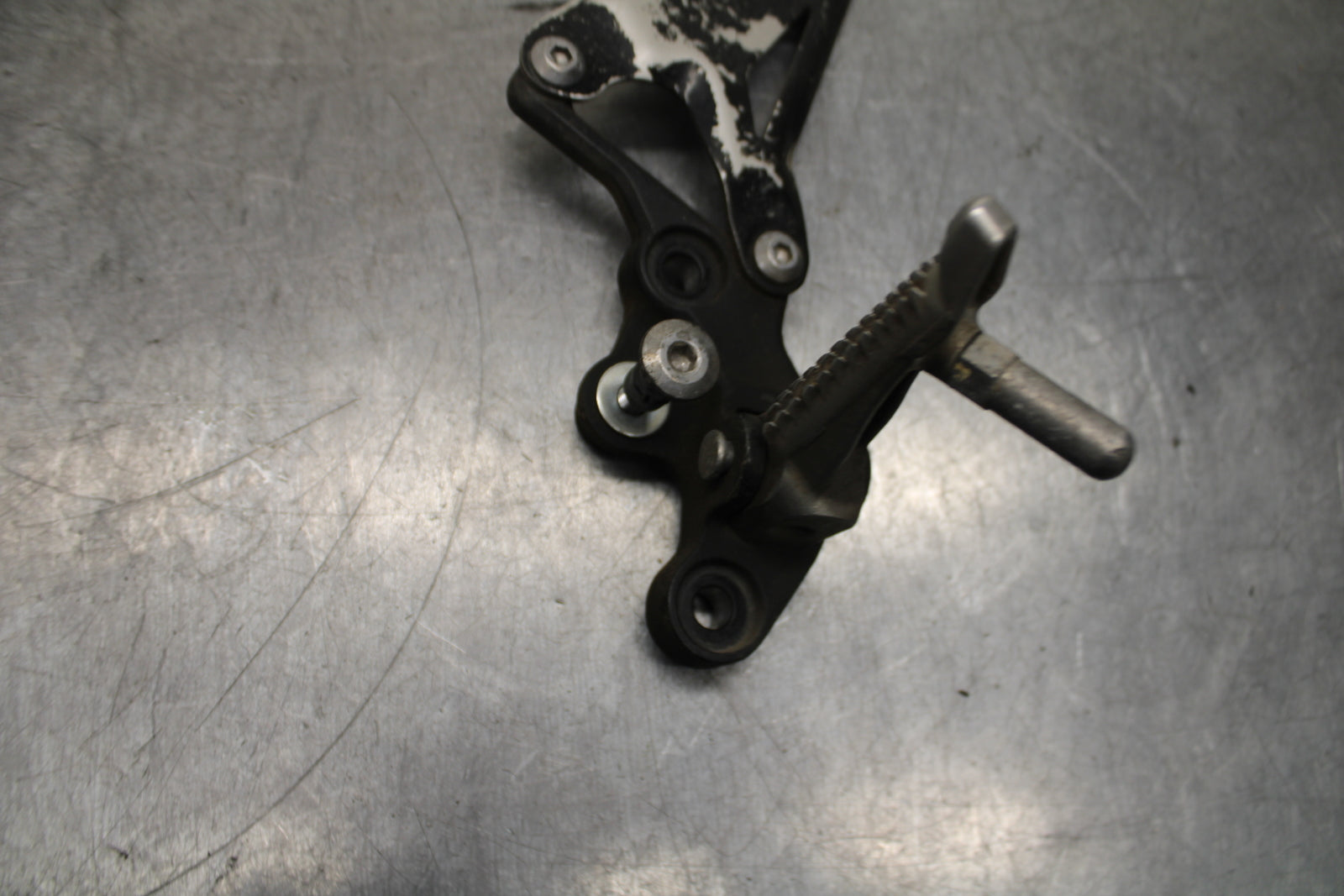 24 KAWASAKI NINJA 500 ABS LEFT REARSET REAR SET DRIVER FOOT PEG REST STOP BB744