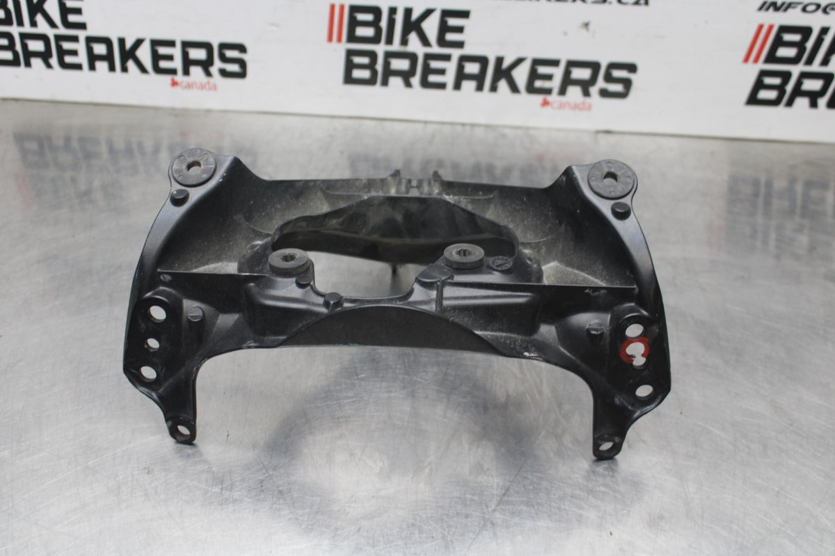 06-07 SUZUKI GSXR600 UPPER FAIRING MIRROR GAUGES STAY BRACKET BB836