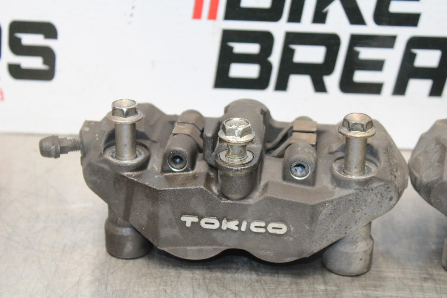 06-07 SUZUKI GSXR 600 RIGHT LEFT FRONT BRAKE CALIPER SET PAIR CALIPERS BB178