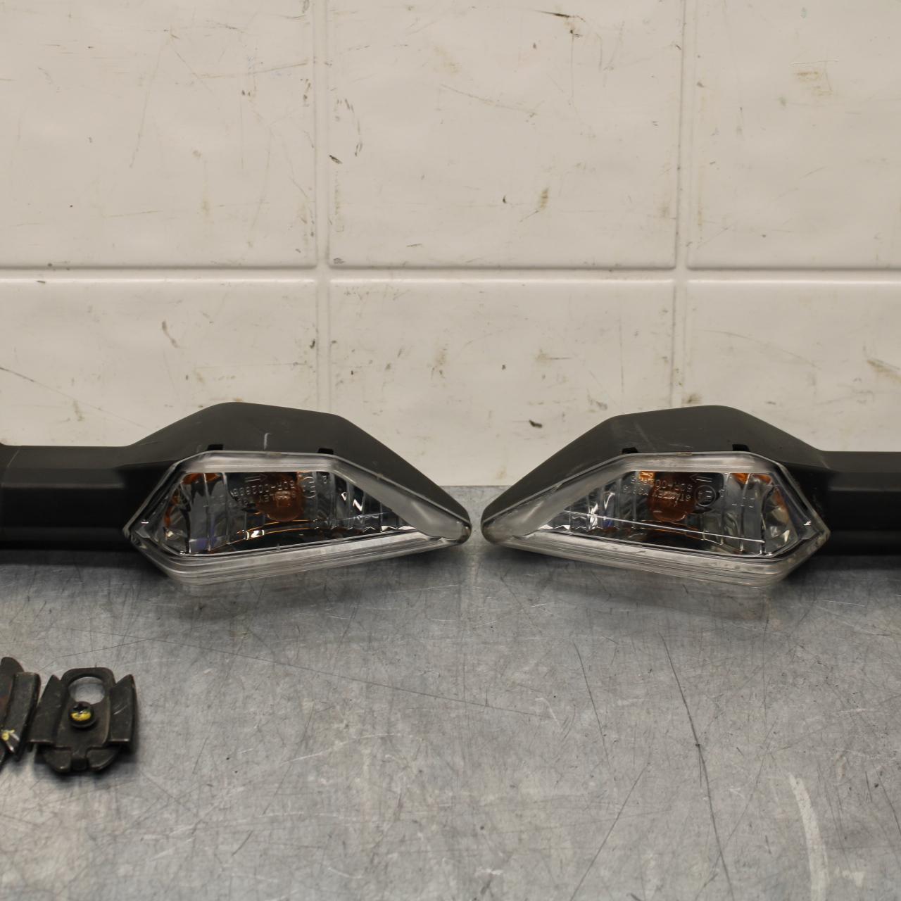 20 KAWASAKI Z400 ER400 ABS REAR LEFT RIGHT TURN SIGNALS LIGHT INDICATORS BB586