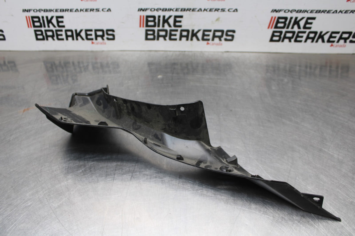 15-17 YAMAHA YZF R3 RIGHT FRONT UPPER FAIRING COWL PLASTIC BB651