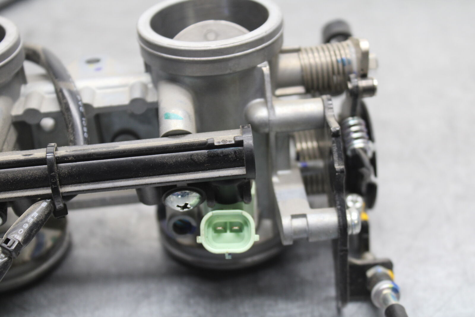 18-24 KAWASAKI NINJA 650 MAIN FUEL INJECTORS / THROTTLE BODIES BB725