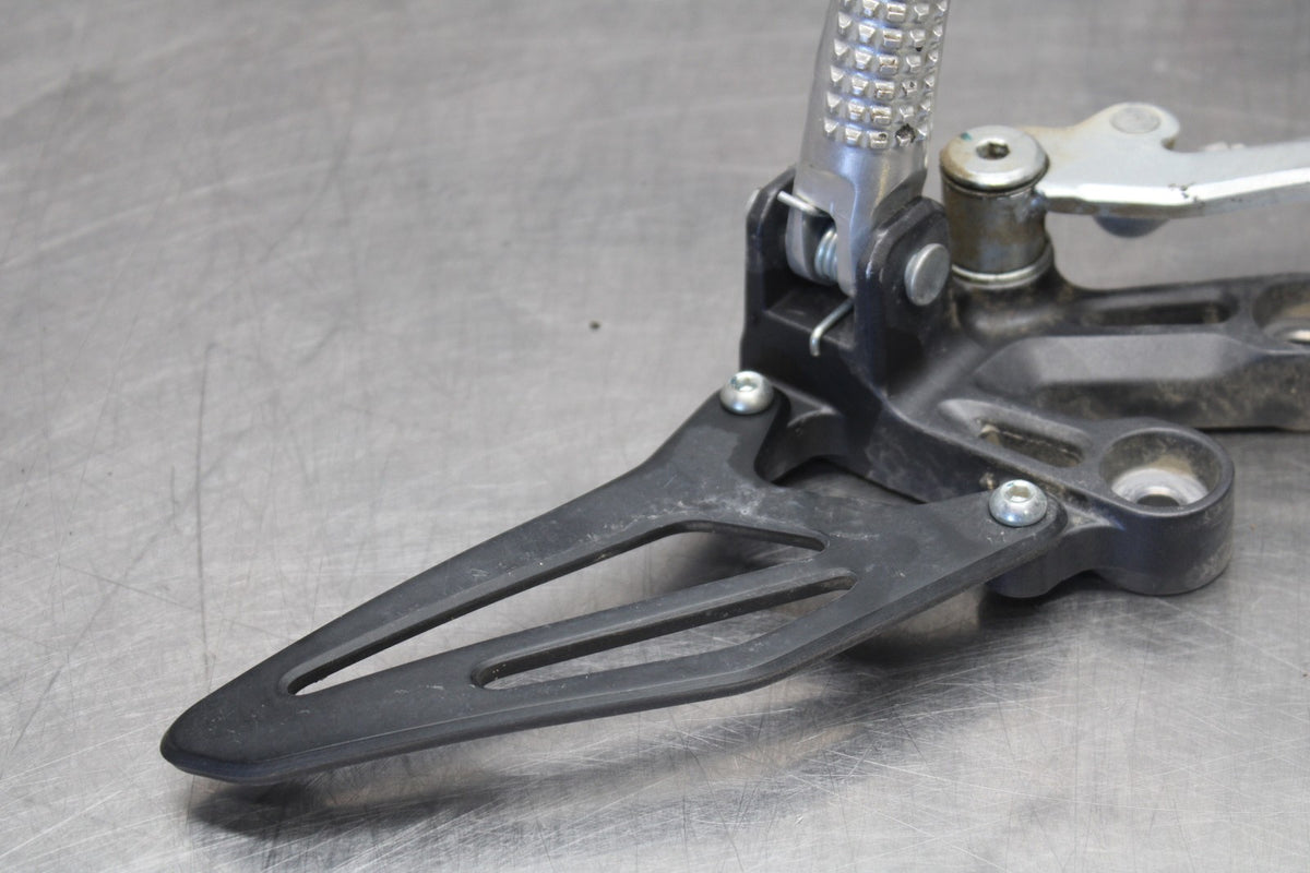 22-25 YAMAHA YZF R7 LEFT REARSET REAR SET FOOT PEG W SHIFTER BB940