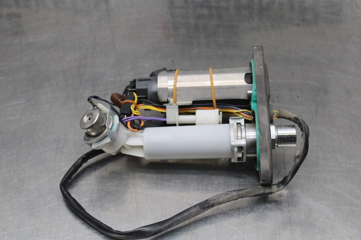 09 HARLEY-DAVIDSON SPORTSTER 1200 CUSTOM XL1200C FUEL GAS PUMP BB776