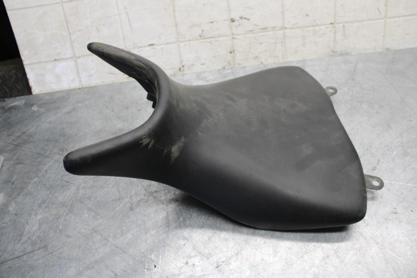2015 Yamaha YZF R3 FRONT DRIVERS SEAT PAD SADDLE PILLION 1WD-F4710-00-00 BB526