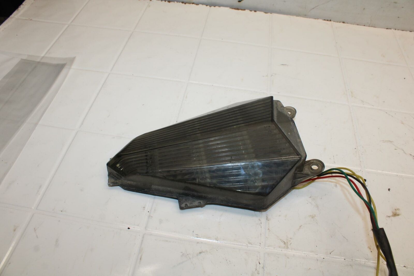 08-16 YAMAHA YZF R6 REAR TAIL TAILLIGHT BACK BRAKE LIGHT BB406
