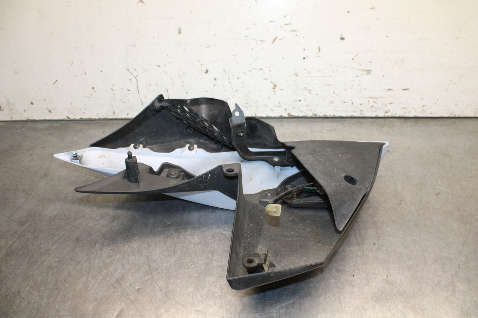 12-13 KAWASAKI Z1000 LEFT FRONT UPPER MID SIDE FAIRING COWL PLASTIC BB743