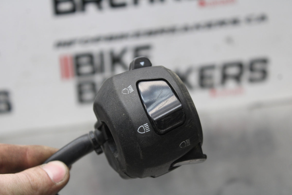 19 MOTO GUZZI V7 III LEFT CLIP ON HANDLE HORN SIGNALS SWITCH SWITCHES BB831