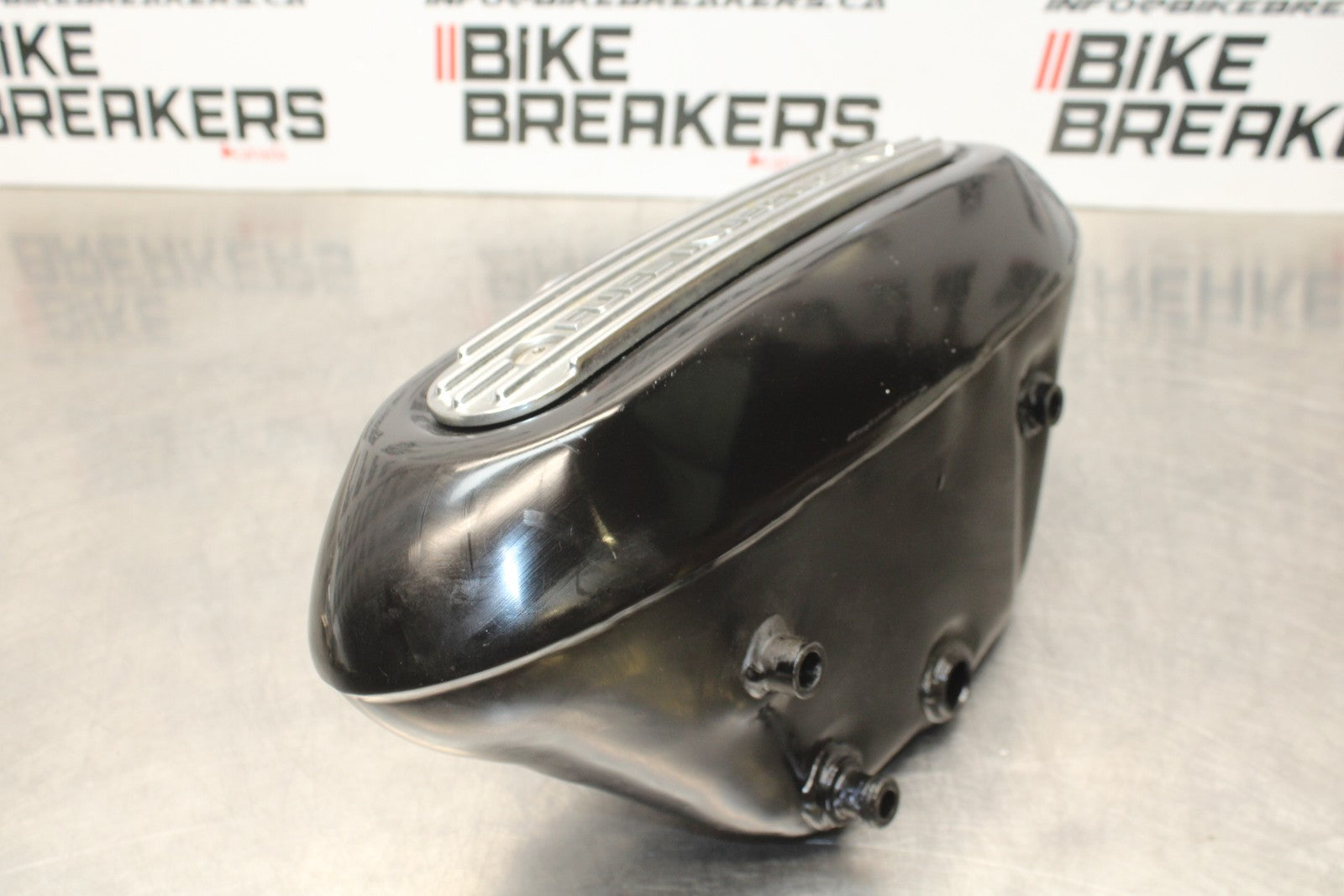 05 TRIUMPH ROCKET III ENGINE OIL TANK PAN BOX BB186