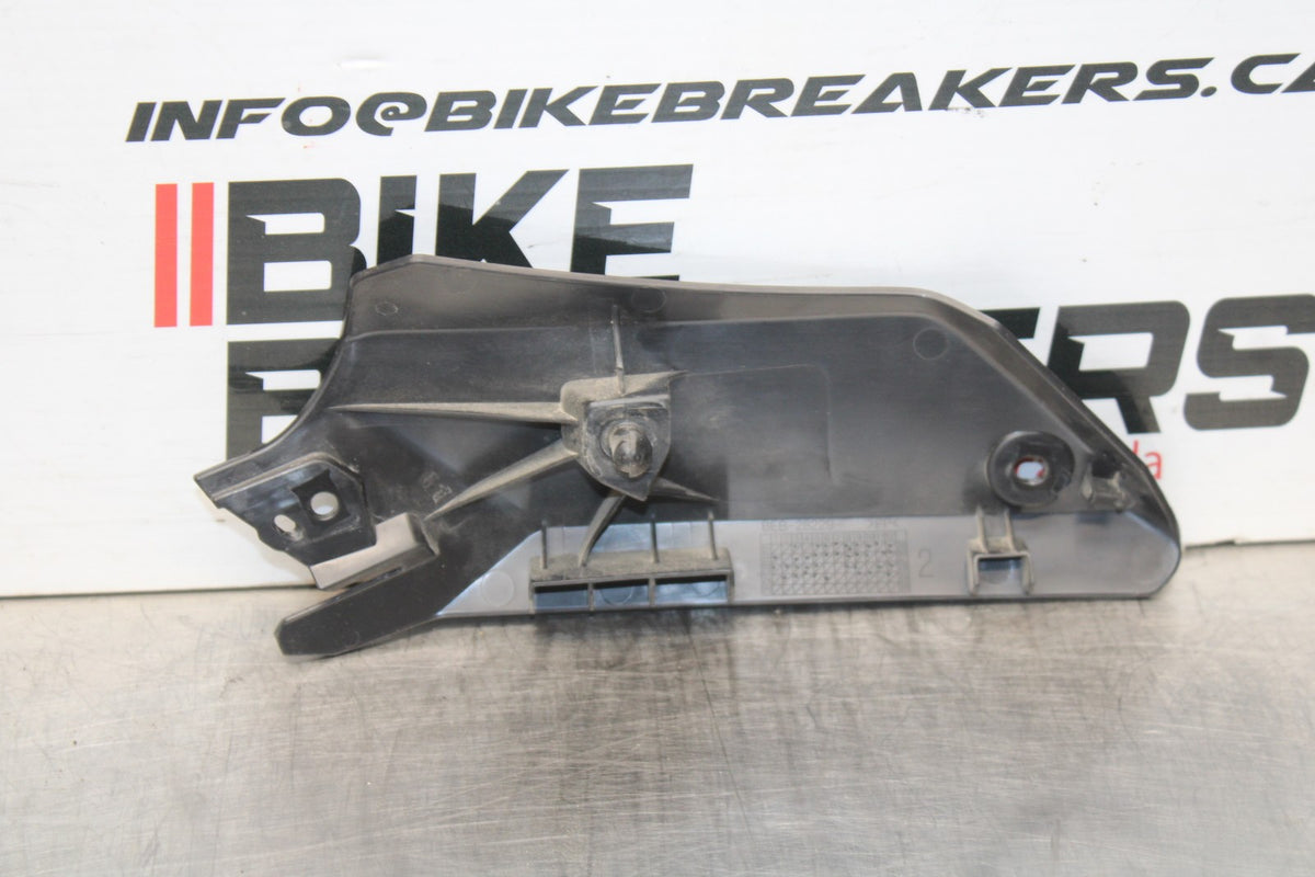 22-25 YAMAHA YZF R7 RIGHT MID UPPER SIDE FAIRING COWL PLASTIC BB769