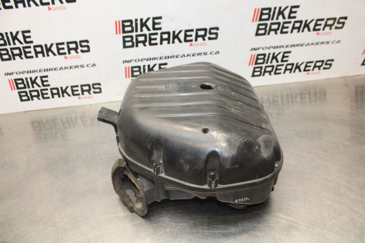 00 SUZUKI GSXR750 AIRBOX AIR INTAKE FILTER BOX BB820