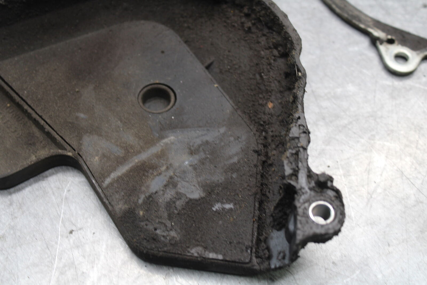 05-06 HONDA CBR600RR ENGINE SPROCKET COVER 11350-MEE-A00  BB689