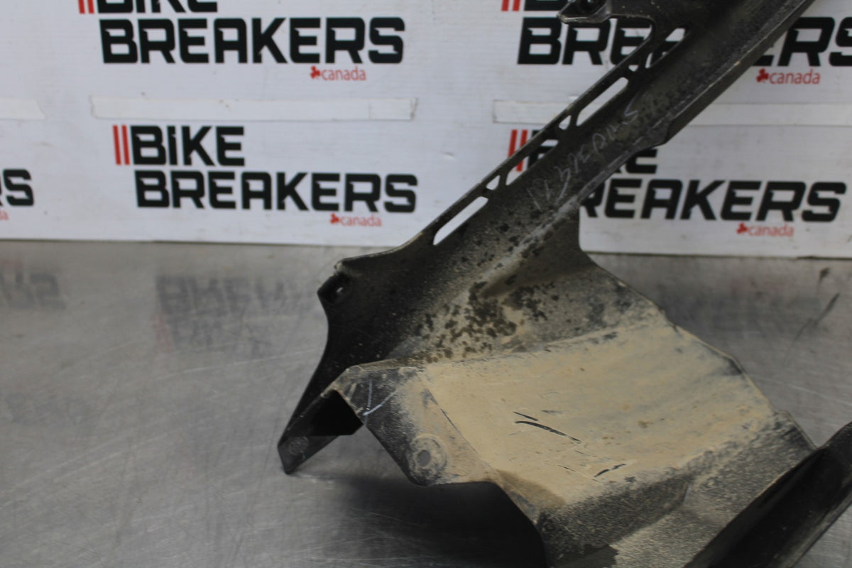 25 KAWASAKI Z900 REAR BACK DRIVE CHAIN GUARD COVER SHIELD BB928