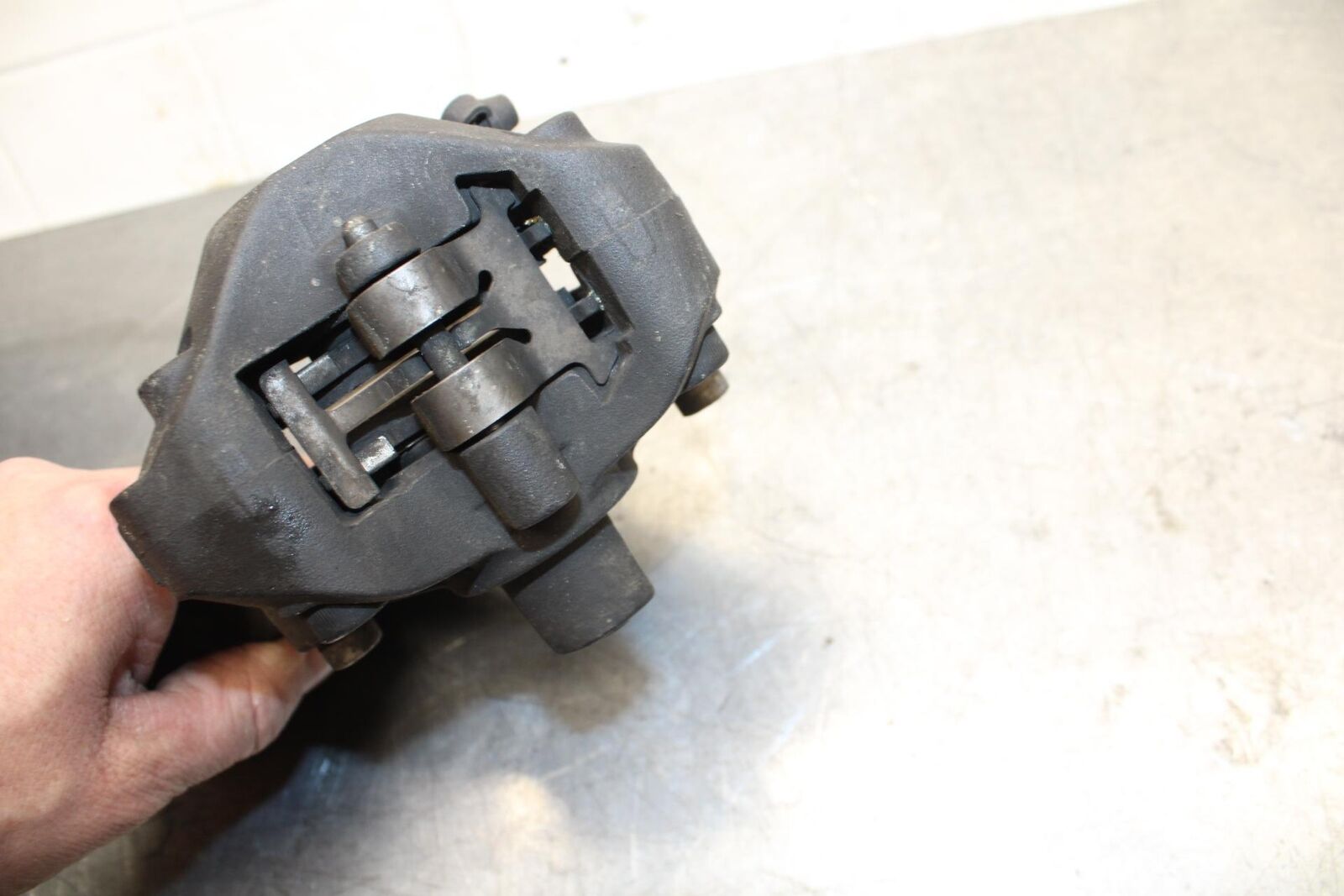 08-09 KAWASAKI NINJA ZX14R REAR BACK BRAKE CALIPER W MOUNT BRACKET BB73