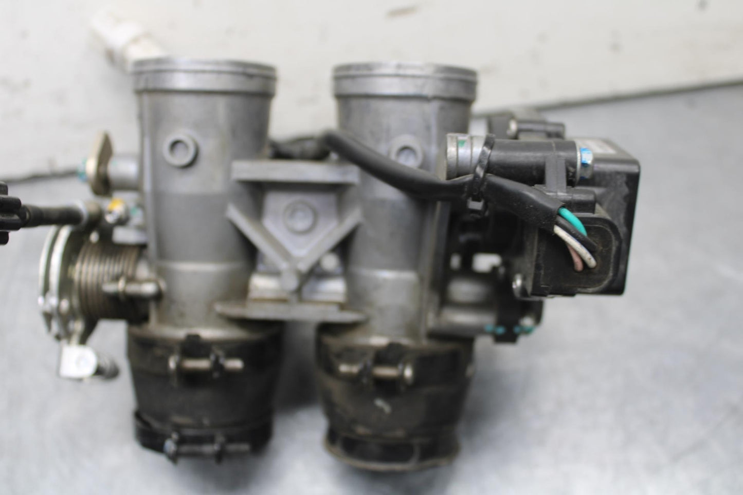 15-16 KAWASAKI EX300 MAIN FUEL INJECTORS / THROTTLE BODIES BB635