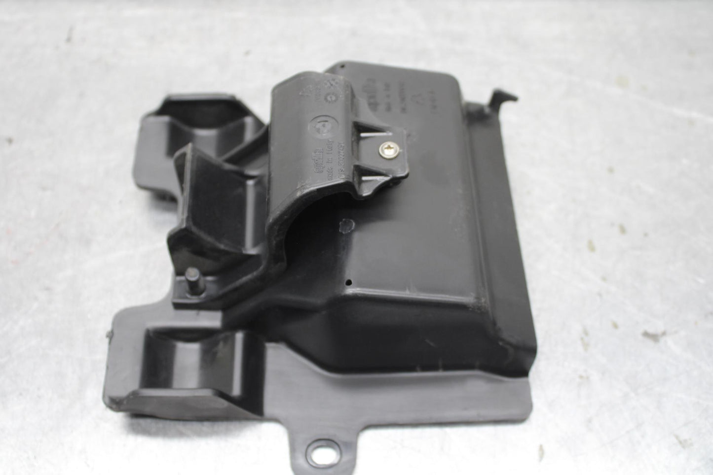 20-23 APRILIA RS660 RBATTERY TRAY PLASTIC BB643