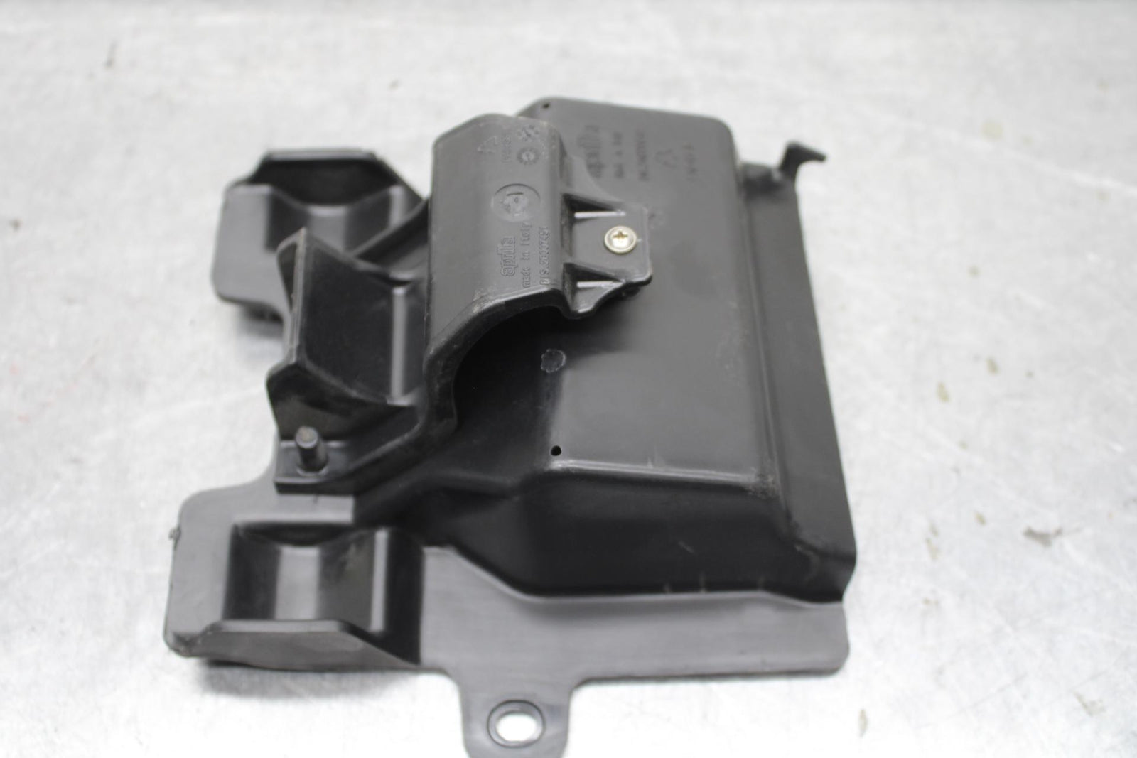 20-23 APRILIA RS660 RBATTERY TRAY PLASTIC BB643