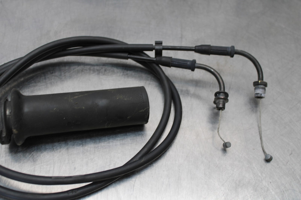 05 TRIUMPH ROCKET III THROTTLE CABLES LINES BB186