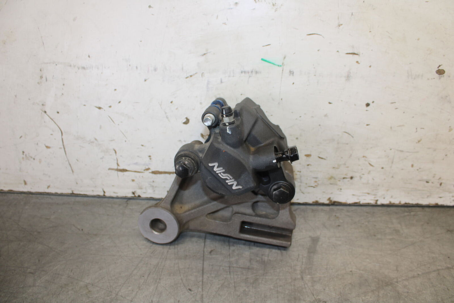 13-15 HONDA CBR500R REAR BACK BRAKE CALIPER W MOUNT BRACKET 43150-MGZ-J01 BB704