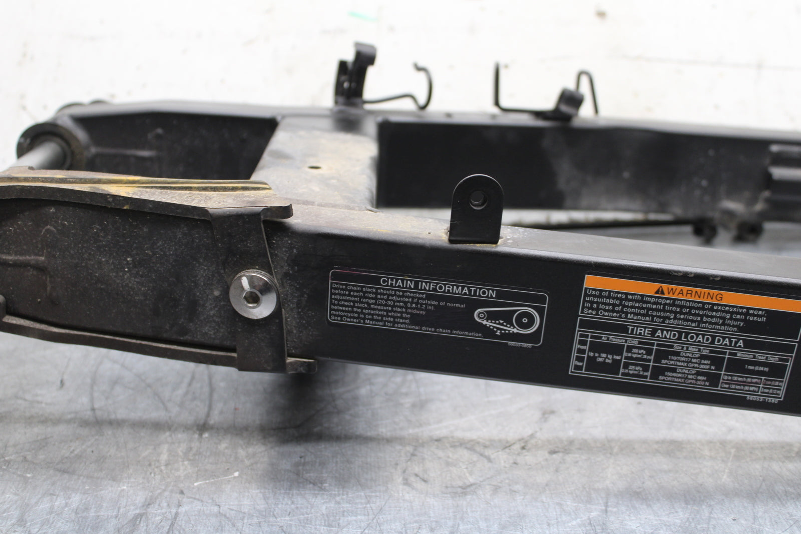 19-22 KAWASAKI Z400 REAR SWINGARM BACK SUSPENSION SWING ARM BB708