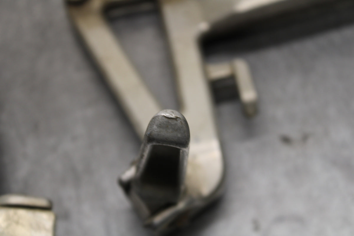 95-98 HONDA CBR600F3 REAR BACK PASSENGER PEG SET PAIR BB122