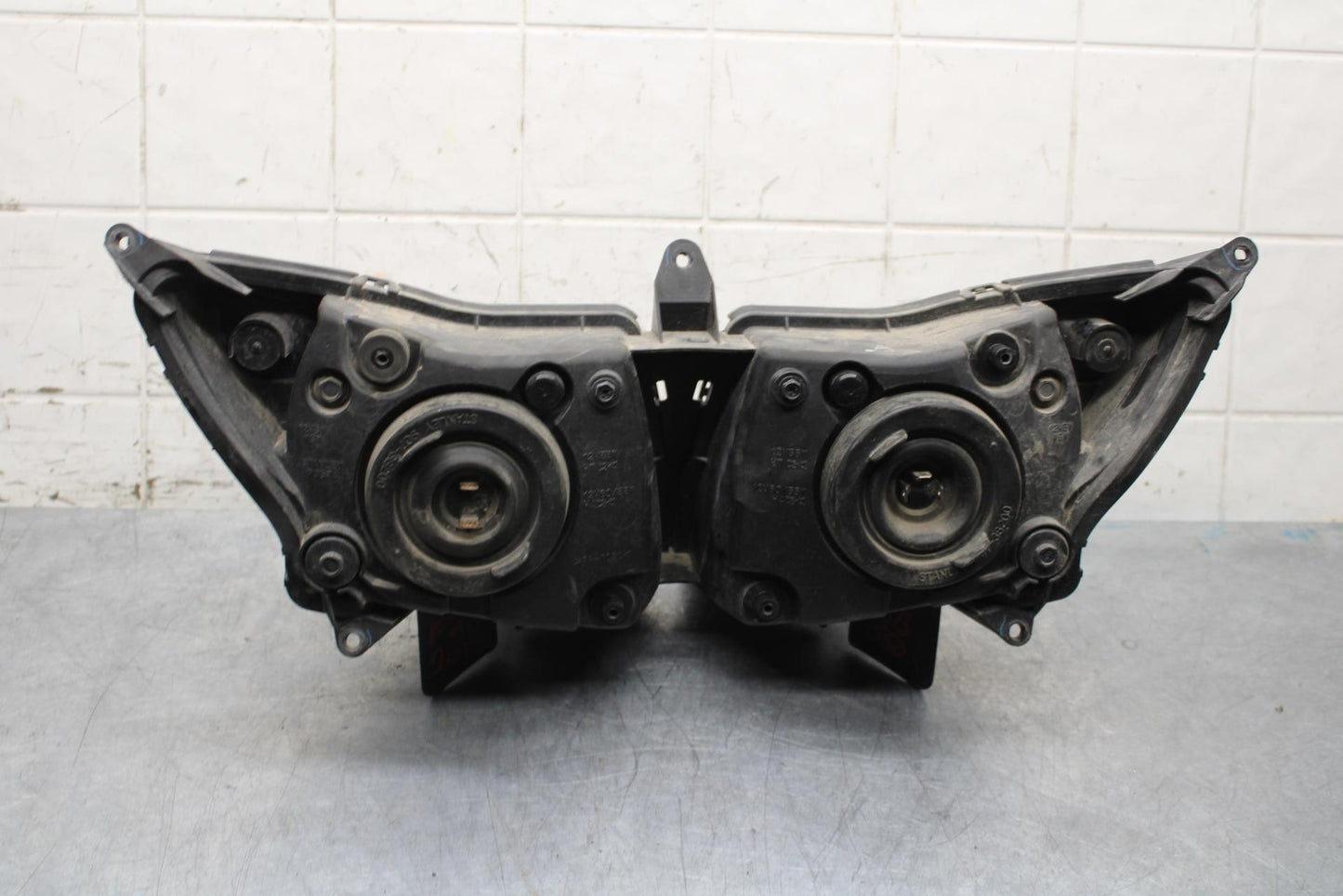 2012 Yamaha FZ8 FRONT HEADLIGHT HEAD LIGHT LAMP BB550