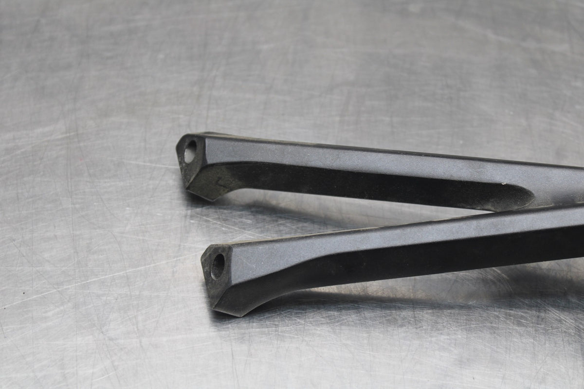 15-21 SUZUKI GSXR600 RIGHT REAR BACK PASSENGER PEG BB810