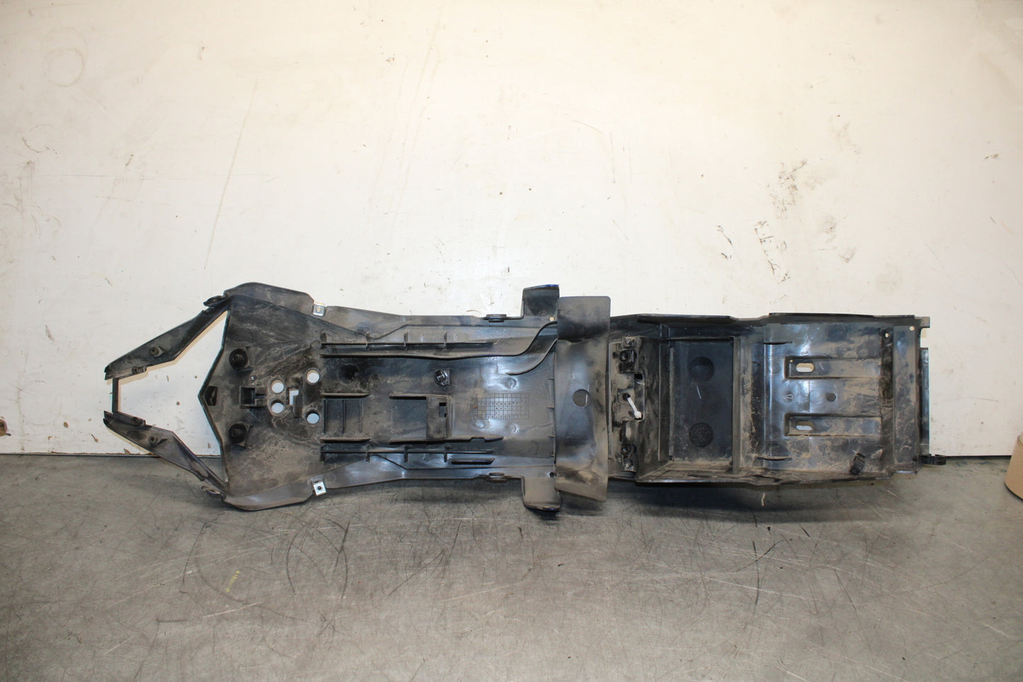 19-22 KAWASAKI Z400 REAR UNDERTAIL & BATTERY TRAY FAIRING COWL FENDER BB708