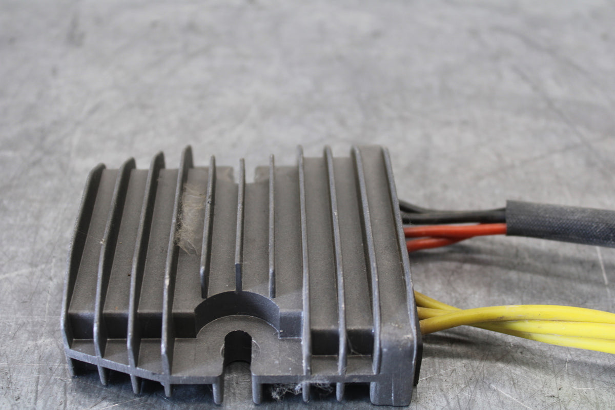 01-06 TRIUMPH TIGER 955I RECTIFIER VOLTAGE REGULATOR BB693