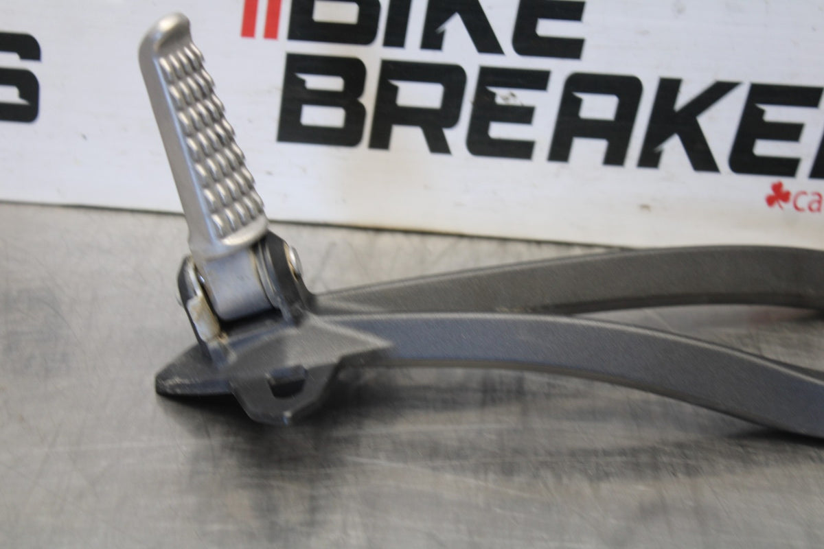 24 KAWASAKI NINJA ZX6R ZX636 ABS 40TH ANNIVERSARY LEFT REAR BACK PEG BB911