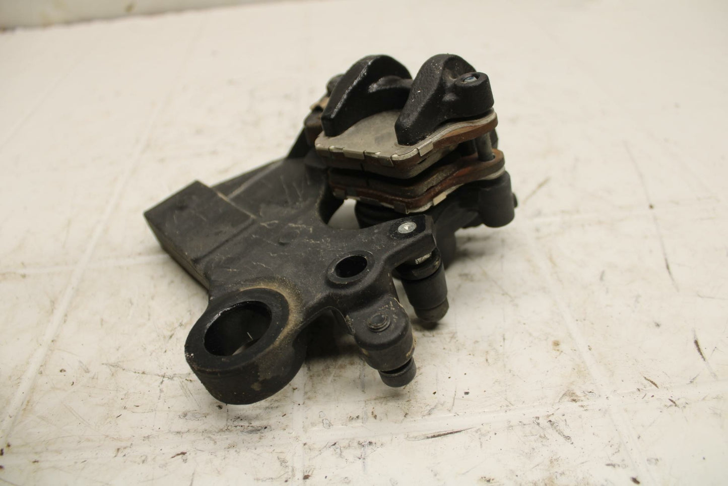 19-20 KAWASAKI NINJA ZX6R REAR BACK BRAKE CALIPER W MOUNT BRACKET BB407