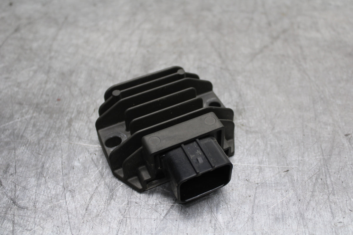 22-24 YAMAHA XSR900 RECTIFIER VOLTAGE REGULATOR BB710